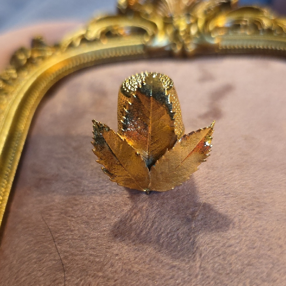 Vintage Austria Gold Leaf Thimble
